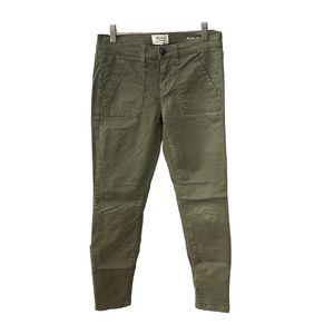 Super cute hunter green skinny jeans!